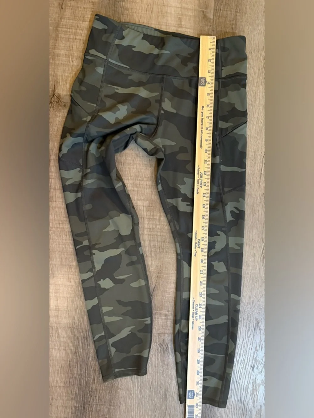 Athleta Camo Contender 7/8 Tight Leggings  in Olive and Black Size Medium